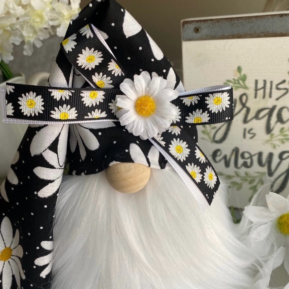 🌼Daisy Flower Gnome, Summer Gnome, Tiered Tray Decor - Picture 5 of 5